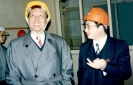 1997年4月3日，第九、十届全国人大常委会副委员长、化工部副部长成思危（左一）莅临公司视察。